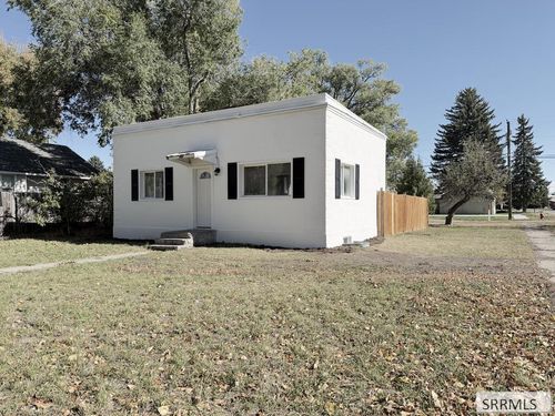 820 N Shilling Ave, Blackfoot, ID, 83221-1841 | Card Image
