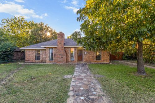 1906 Camellia St, Denton, TX, 76205-7432 | Card Image