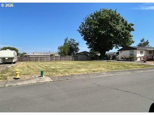 11842 Ne Chateau Dr Ne, Woodburn, OR, 97071 | Card Image