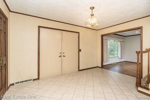 2995 Hadden Rd, Rochester, MI, 48306-1131 | Card Image