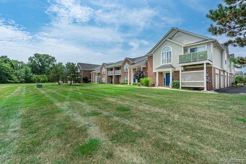 51780 Adler Park Dr W, Chesterfield, MI, 48051-2338 | Card Image