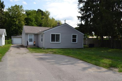 4265 Van Slyke Rd, Flint, MI, 48507 | Card Image