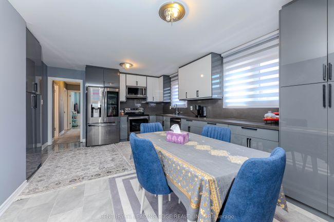 28 Sawmill Rd, House attached with 4 bedrooms, 3 bathrooms and 3 parking in North York ON | Image 5