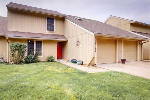 12204 Charlotte St, Kansas City, MO, 64146-1107 | Card Image