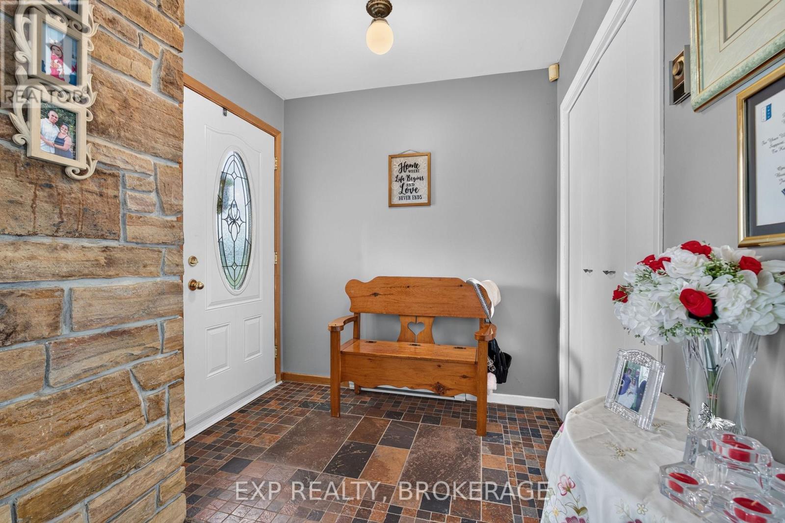 Residential in Kingston (City North of 401) 5