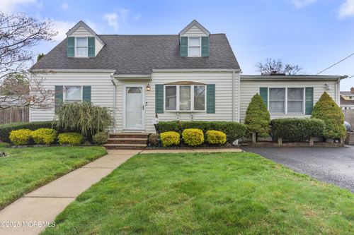 143 7th St, Belford, NJ, 07718-1401 | Card Image