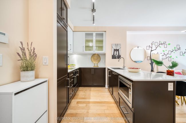 213 - 21 Clairtrell Rd, Condo with 2 bedrooms, 2 bathrooms and 1 parking in Toronto ON | Image 6