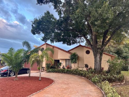 10998 Nw 1st Mnr, Coral Springs, FL, 33071-8112 | Card Image