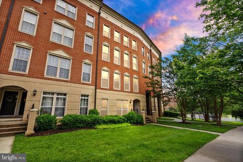 7921 Crescent Park Dr, GAINESVILLE, VA, 20155-1570 | Card Image