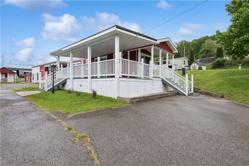 300 Clubhouse Dr, Donegal, PA, 15628-4073 | Card Image