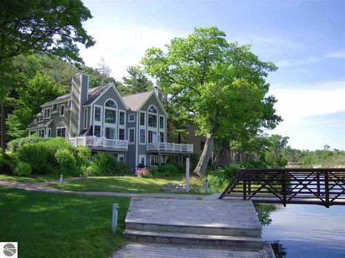2G Fish House, Glen Arbor, MI, 49636 | Card Image