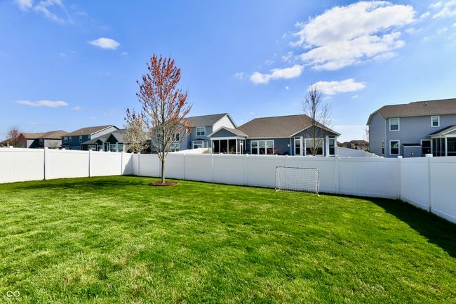 Fully fenced yard | Image 44