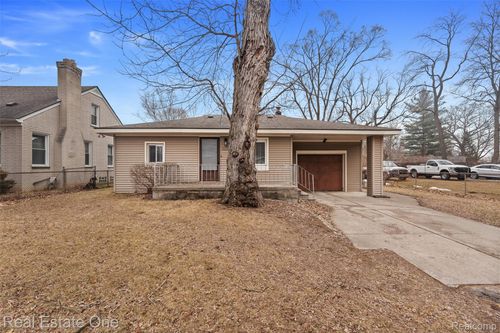 21566 Waldron St, Farmington Hills, MI, 48336-5755 | Card Image