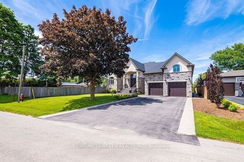679 Hiawatha Blvd, Ancaster, ON, L9G3A6 | Card Image