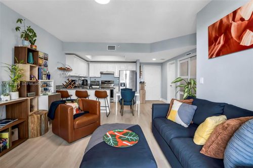 ph111-3500 Coral Way, Miami, FL, 33145-3069 | Card Image
