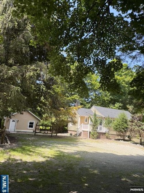 10 Old Stone Church Rd, Upper Saddle River, NJ, 07458-1117 | Card Image