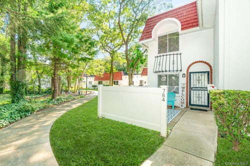 784 Blue Ridge Dr, Medford, NY, 11763-1207 | Card Image