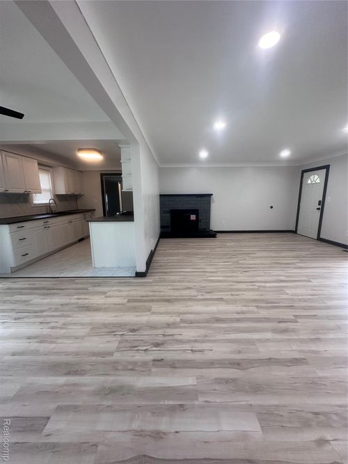 4279 Beechwood Ave, Burton, MI, 48509-1101 | Card Image