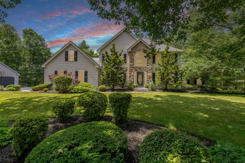 62 Maverick Dr, Auburn, NH, 03032-3546 | Card Image