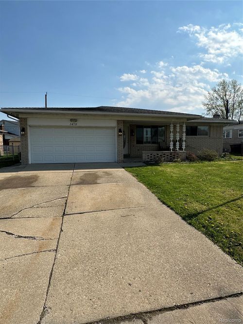 3478 Lancaster Dr, Sterling Heights, MI, 48310-4377 | Card Image