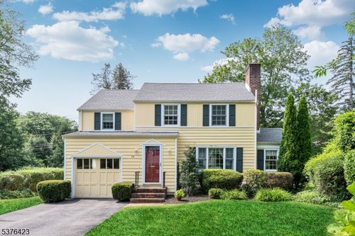 16 Lidgerwood Pl, Morristown, NJ, 07960-5710 | Card Image