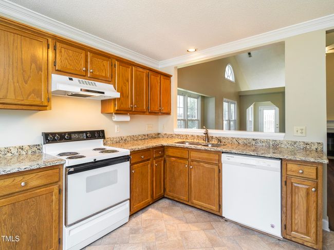 Kitchen | Image 12