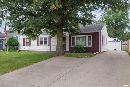 2633 6th St, East Moline, IL, 61244-2739 | Card Image