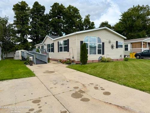 52211 Landsdowne Cir, Chesterfield, MI, 48051-3743 | Card Image
