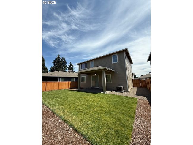 15209 Se Towers Ter, House other with 3 bedrooms, 3 bathrooms and 2 parking in Milwaukie OR | Image 23