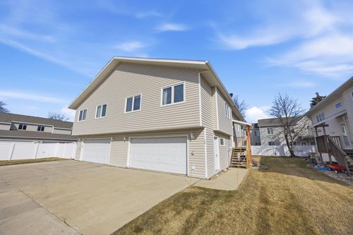 52 Pinewood Blvd, West Fargo, ND, 58078-1225 | Card Image