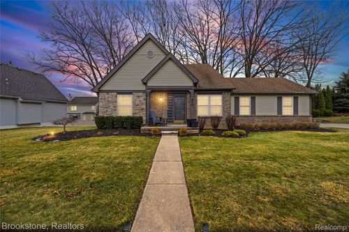 510 Woodland Hills Dr, Walled Lake, MI, 48390-2978 | Card Image