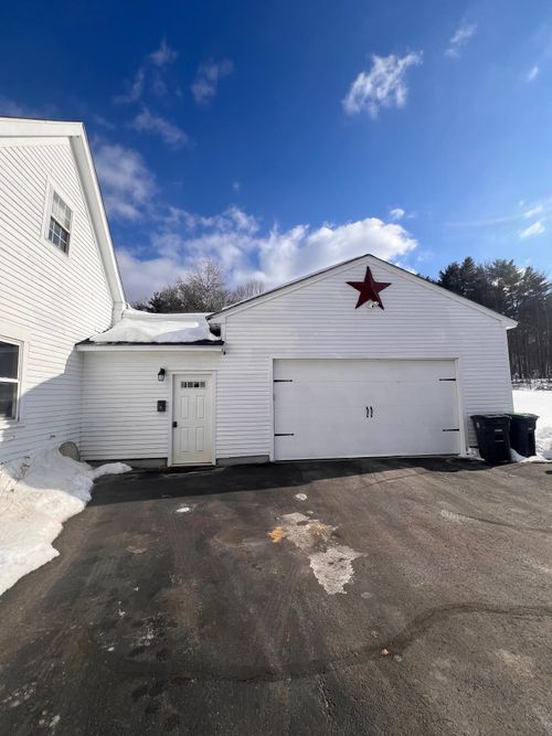 24 Main St, Hooksett, NH, 03106-1603 | Card Image
