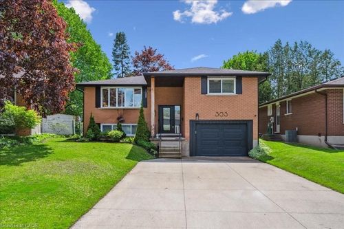303 Martindale Cres, Waterloo, ON, N2L4M8 | Card Image