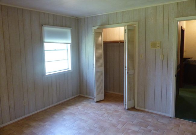 Cozy secondary bedroom with ample closet space—perfect for guests, kids, or a home office. | Image 8