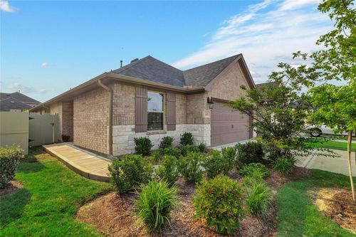16891 Pink Wintergreen Dr, Conroe, TX, 77385-2222 | Card Image