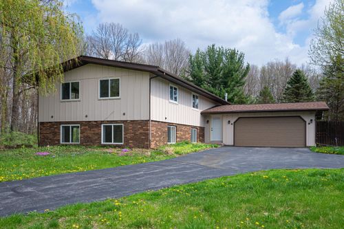 831 Opal Dr, Valparaiso, IN, 46383-8933 | Card Image