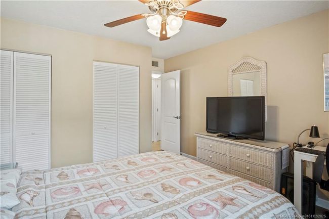 Split bedroom plan allows for privacy of each occupant | Image 22