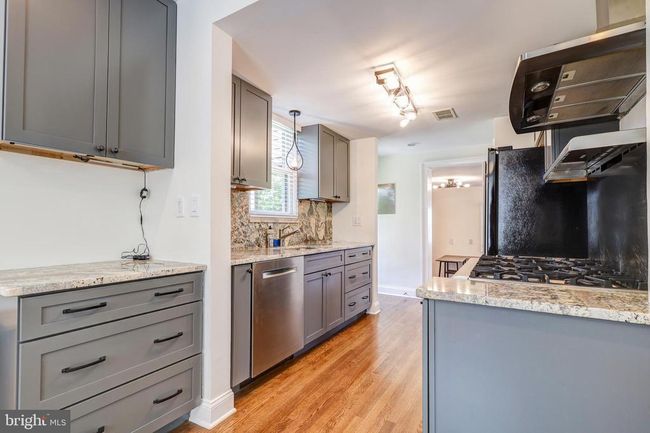 8114 Old Georgetown Rd, House other with 5 bedrooms, 3 bathrooms and null parking in BETHESDA MD | Image 11