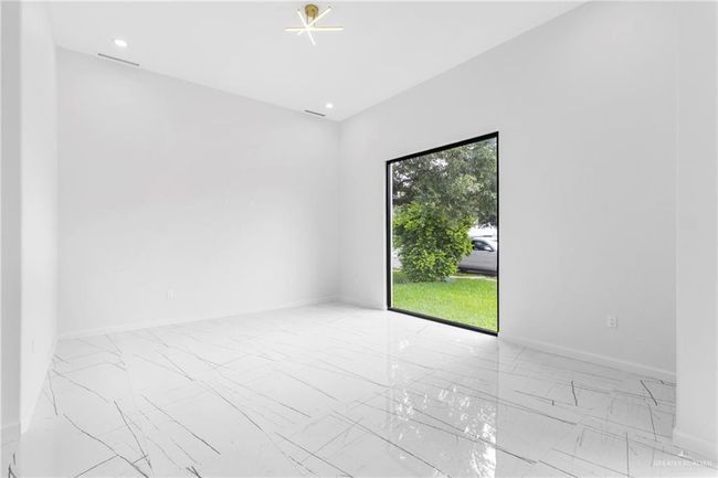 2228 S 45 Th St, House other with 3 bedrooms, 3 bathrooms and 2 parking in McAllen TX | Image 4