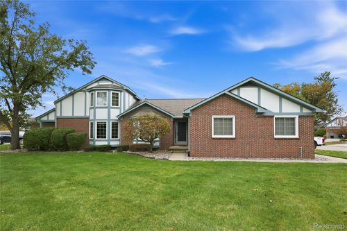 45552 Bristol Bay, Macomb, MI, 48044-3826 | Card Image