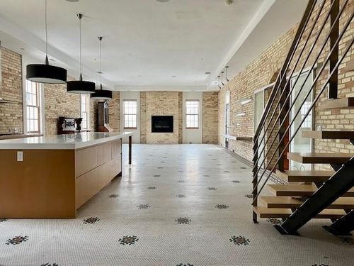 800-319 Cottageview Dr, Traverse City, MI, 49684-2613 | Card Image