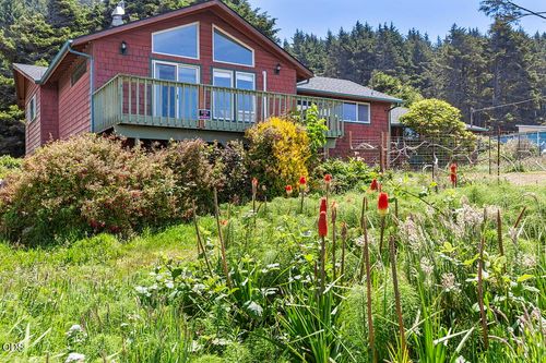 95489 Highway 101 S, Yachats, OR, 97498-9735 | Card Image