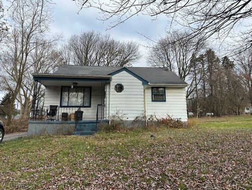 72 Van Buren Ave, Campbell, OH, 44405-1038 | Card Image