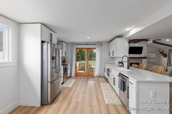 KITCHEN - APPLIANCES INCLUDED | Image 13