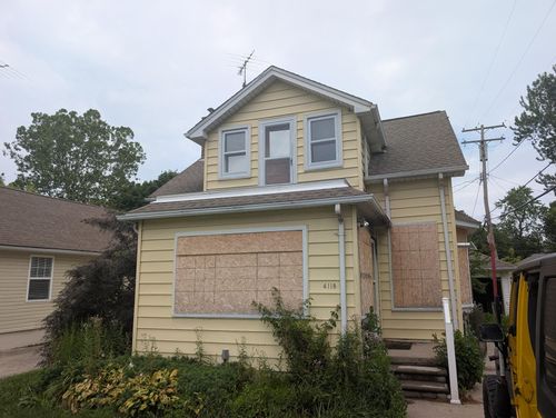 4118 4th St, Newport, MI, 48166-9670 | Card Image