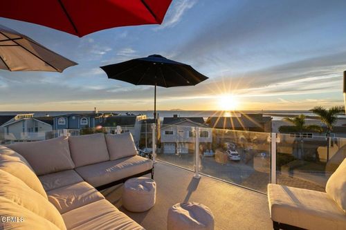 105 Malibu Ave, Oxnard, CA, 93035-4430 | Card Image