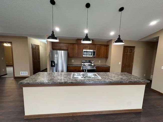 Beautiful Center Island-Kitchen | Image 14