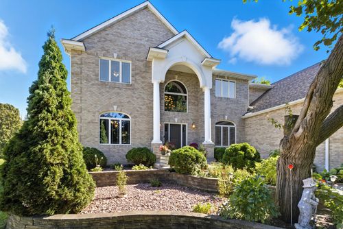301 Plymouth Rd, Minnetonka, MN, 55305-1042 | Card Image