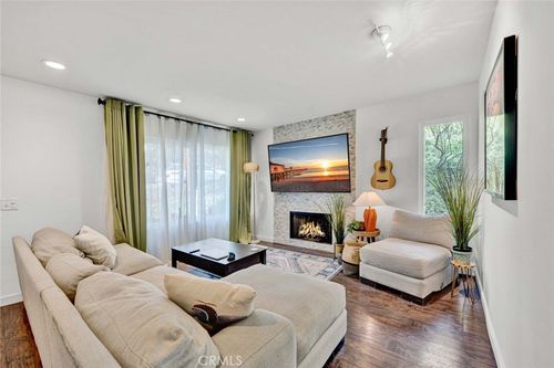 22-177 Singingwood, Irvine, CA, 92614-7097 | Card Image