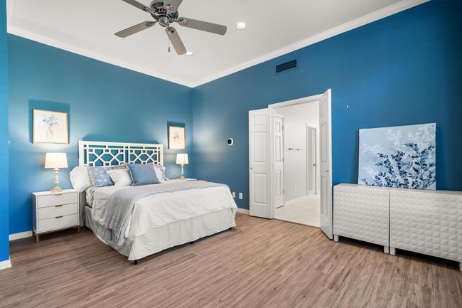 easy access to ensuite bathroom | Image 17